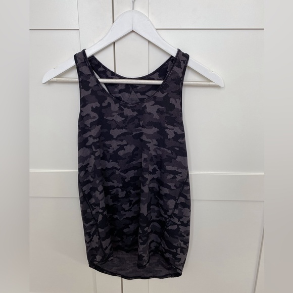 Lululemon Essential Tank Top Pleated Size 2 - Picture 2 of 3